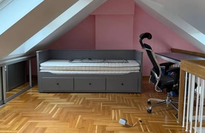 Location d’un appartement en duplex de 3 pièces avec vue sur la ville, 90 m², centre de Belgrade, Serbie